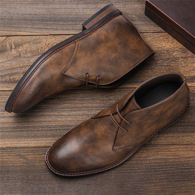 Pembroke Leather Chukka Boots