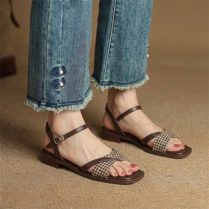 Sarenci Sandals